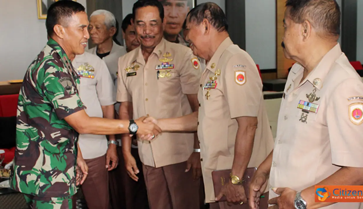 Citizen6, Surabaya: Dalam pertemuan di ruang VIP lapangan tembak FX. Soepramono Karangpilang itu beberapa perwakilan dari purnawirawan menceritakan pengalaman-pengalaman menariknya selama berdinas di Korps Marinir. (Pengirim: Diyat Akmal)