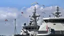 21 kapal perang dari berbagai negara dan 17 kapal perang TNI AL akan mengikuti latihan angkatan laut multilateral Komodo 2025. (SONNY TUMBELAKA/AFP)