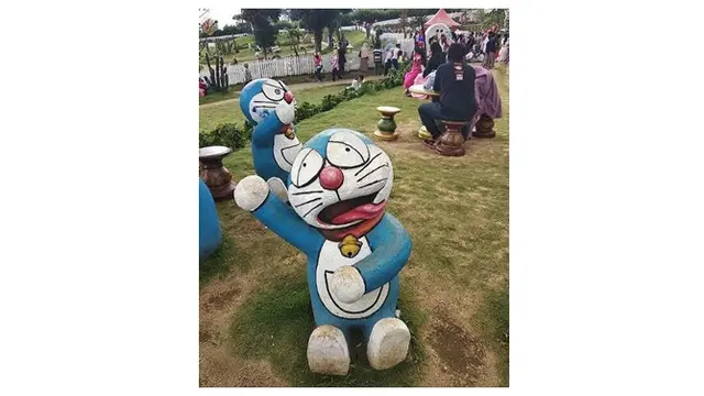 5 Foto Patung dengan Desain Gagal Ini Bikin Geleng Kepala