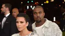 Pertengkaran kali ini kabarnya menyimpan alasan tersendiri. Kabarnya Kim bertengkar lantaran ingin mempertahankan hubungan rumah tangganya bersama Kanye. (AFP/Bintang.com)
