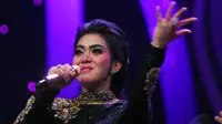 Syahrini Pamer Foto Mesra dengan DJ asal Belanda