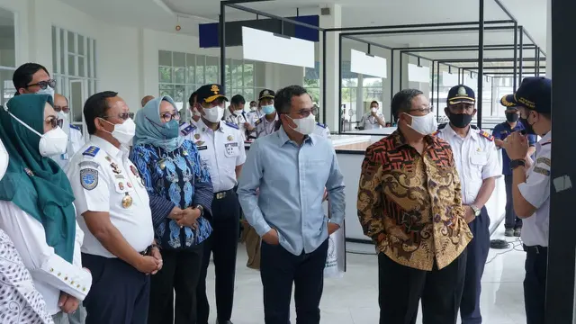 Pemerintah melalui Kementerian Perhubungan merevitalisasi terminal tipe A Harhamukti Cirebon.