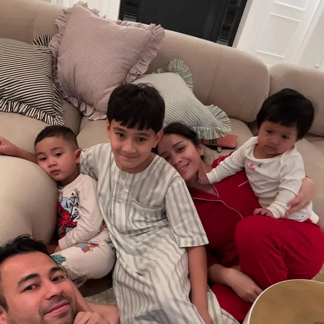 6 Potret Raffi Ahmad Itikaf di Masjid Istiqlal,