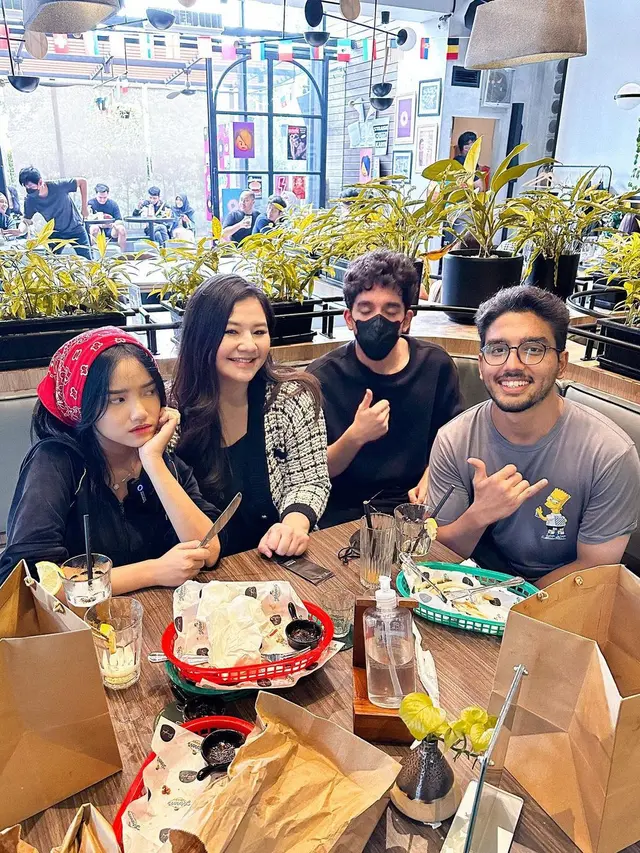 Eriska Rein kunjungi Karen's Diner Jakarta (Foto: instagram eriskarein)