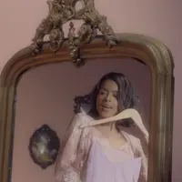 Eva Celia bersenang-senang di video musik single terbarunya, All About You. (Youtube Eva Celia)