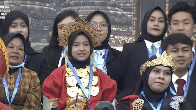 Guyonan Prabowo pada Citra Siswi Sekolah Rakyat saat Sidang Tahunan MPR