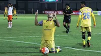 Luiz Junior belum tertandingi sebagai striker paling tajam di pentas TSC 2016 hingga pekan ke-9. Akankah penyerang milik Barito Putera ini mampu menambah ketajamannya untuk meraih gelar topskorer hingga TSC berakhir. (Bola.com/Robby Firly)