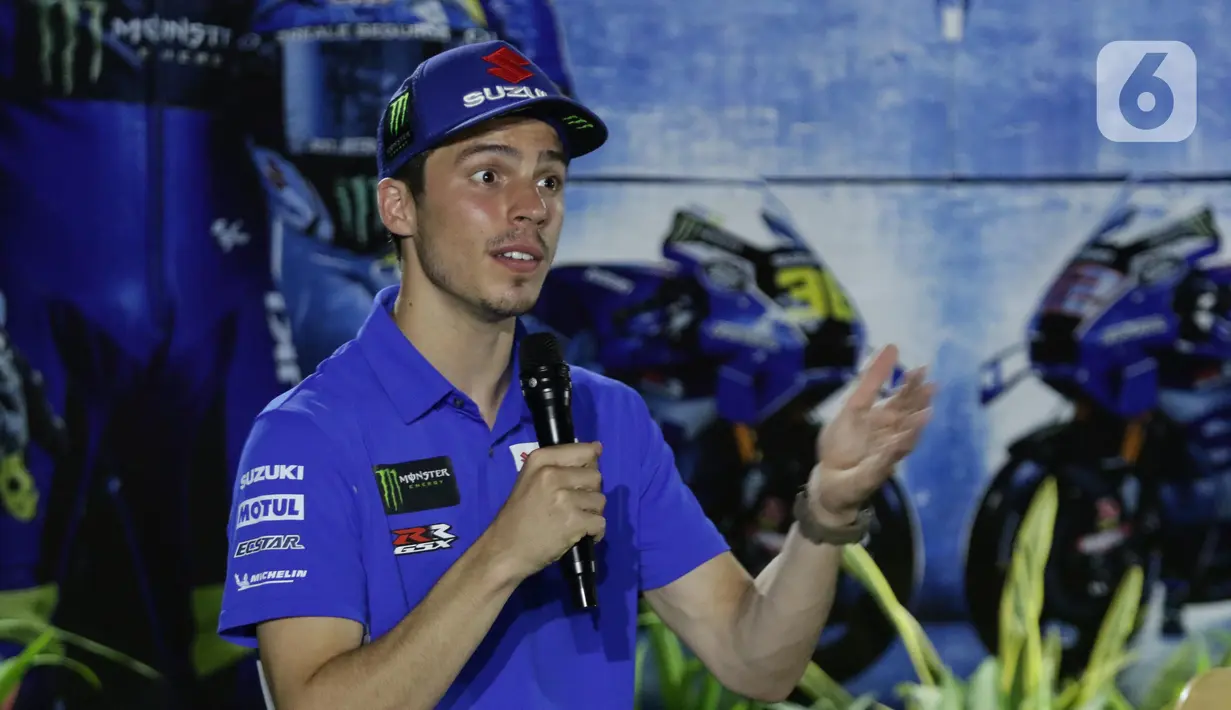 Pembalap Suzuki Ecstar, Joan Mir saat Meet and Greet bersama pewarta di salah satu hotel di Kuta Mandalika, Nusa Tenggara Barat, Jumat (18/3/2022). Joan Mir menjawab sejumlah pertanyaan terkait rangkaian Pertamina Grand Prix of Indonesia atau MotoGP Mandalika. (Liputan6.com/Helmi Fithriansyah)