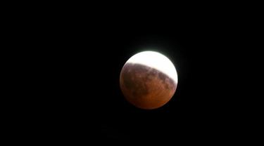Melihat Pesona Gerhana Bulan Penumbra Lewat Sederet Potret Lifestyle Fimela Com