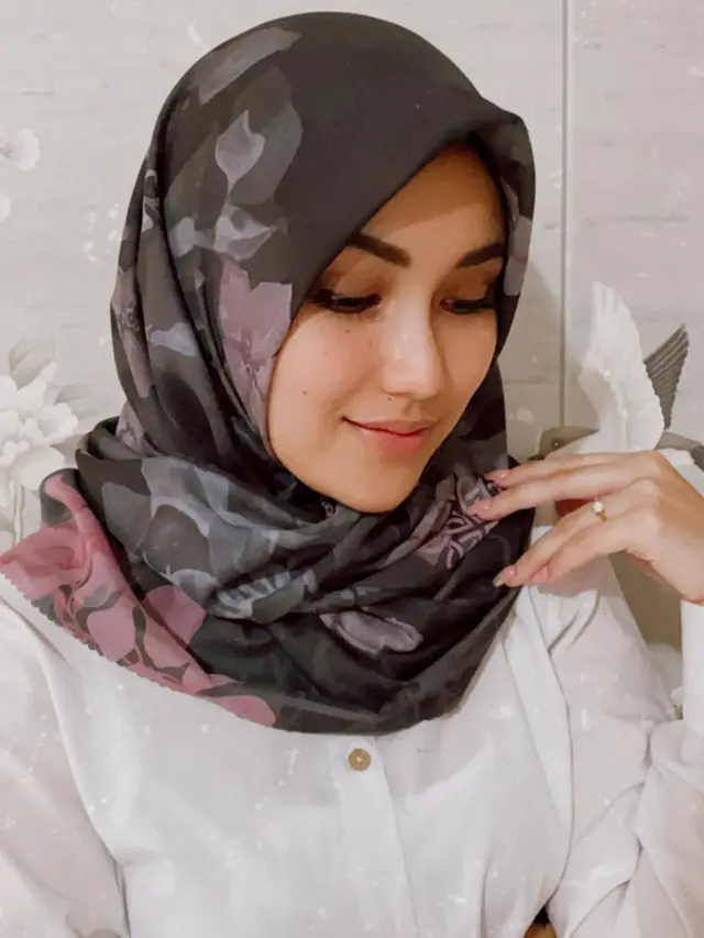 7 Potret Ayu Ting Ting saat Pakai Hijab, Bikin Pangling Netizen