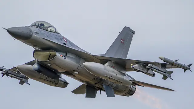 Melihat Latihan Militer NATO di Latvia