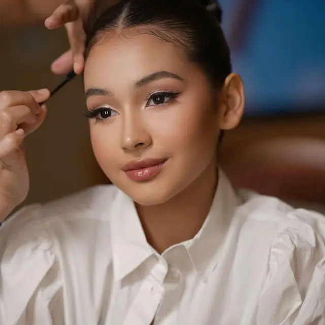 6 Potret Detail Makeup Sandrinna Michelle di Perayaan Ultah ke-15, Memukau