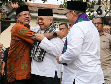 Bakal calon gubernur dan bakal calon wakil gubernur DKI Jakarta, Pramono Anung dan Rano Karno saat bertemu dengan mantan Gubernur DKI Jakarta Fauzi Bowo di Museum MH Thamrin, Jakarta, Selasa (3/9/2024). (Liputan6.com/Herman Zakharia)