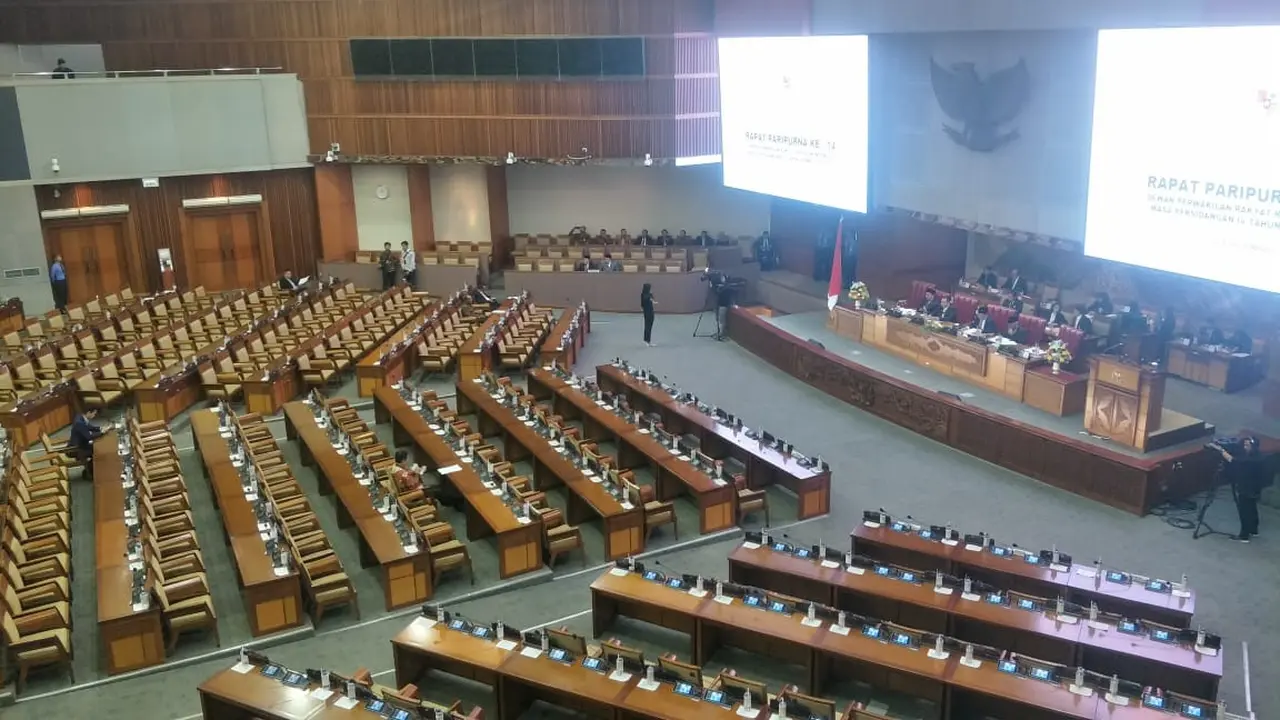 Rapat Paripurna DPR ke-14 Masa Persidangan IV Tahun 2018-2019, hanya sedikit dihadiri anggota dewan. (Merdeka.com)