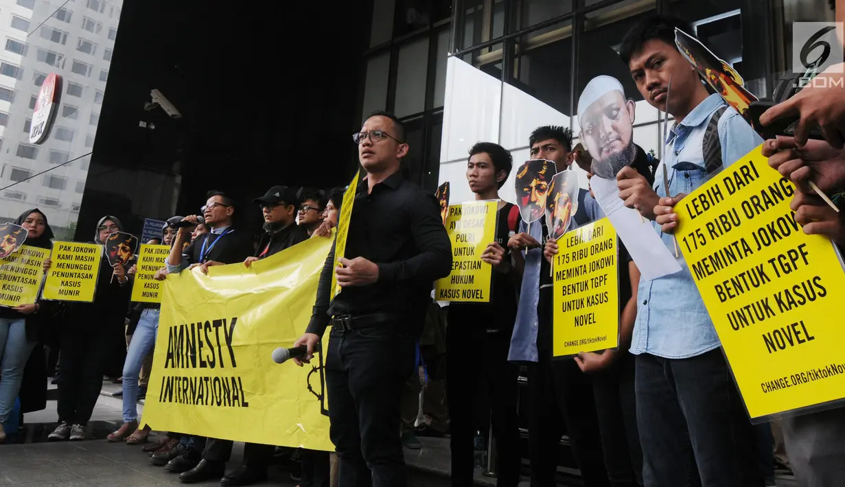Wadah Pegawai (WP) KPK saat memperingati 500 hari penyerangan terhadap Novel Baswedan di depan Gedung KPK, Jakarta, Kamis (1/11). WP KPK meminta Presiden Joko Widodo segera membuat Tim Gabungan Pencari Fakta (TGPF). (Merdeka.com/Dwi Narwoko)