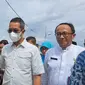 Penjabat (Pj) Gubernur DKI Jakarta Heru Budi Hartono meninjau tanggul pantai di Kalibaru, Cilincing, Jakarta Utara, Jumat (20/1/2023). (Merdeka.com)