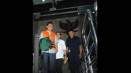 Ade Swara yang tiba di KPK dengan mengenakan rompi oranye itu hanya bungkam, Jakarta, Selasa (19/8/14). (Liputan6.com/Herman Zakharia)