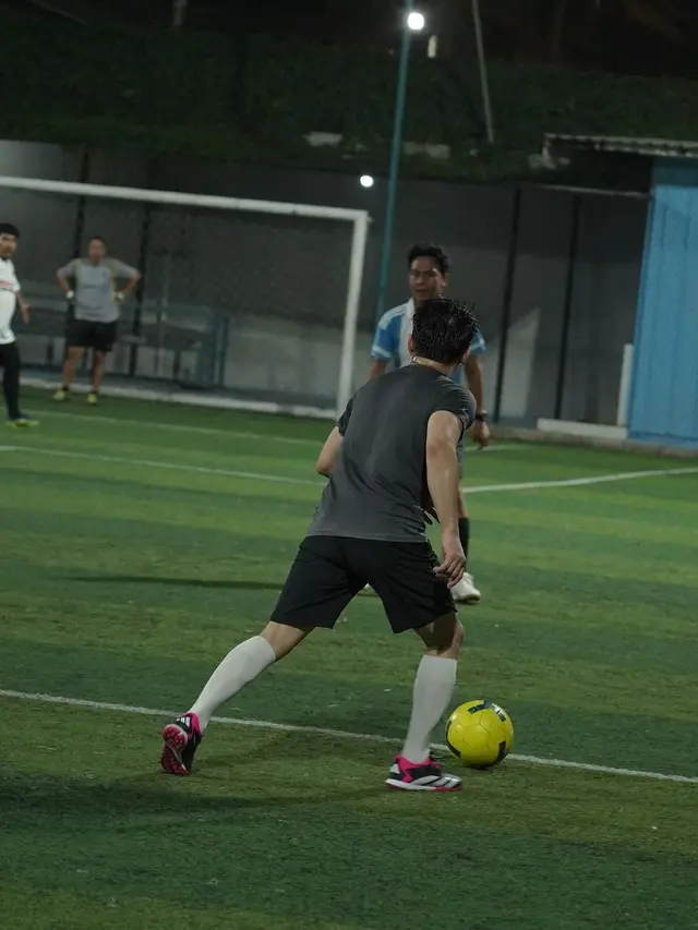 Ariel NOAH main bola