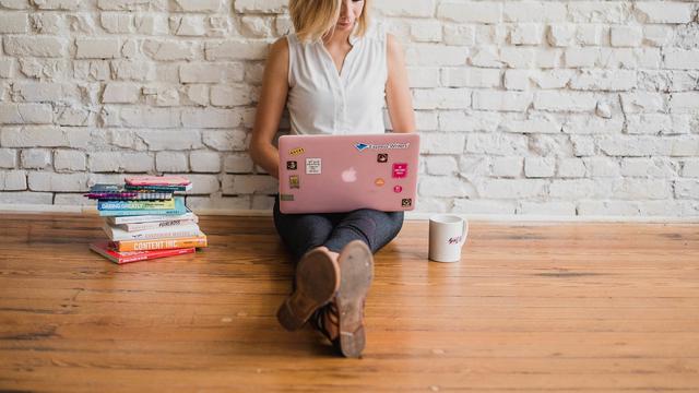 Ilustrasi kata kerja relasional