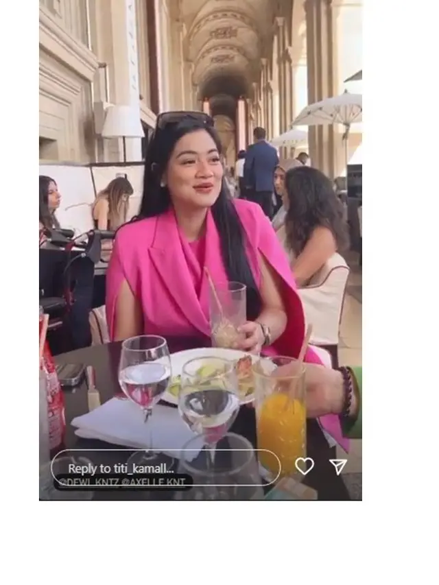 7 Potret Liburan Titi Kamal di Paris, Seru Bareng Sahabat