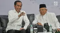 Pasangan Presiden dan Wapres terpilih, Joko Widodo atau Jokowi dan Ma'ruf Amin berbincang pada Rapat Pleno Terbuka Penetapan Presiden dan Wakil Presiden Terpilih Pemilu 2019 di Gedung KPU, Jakarta, Minggu (30/6/2019). (merdeka.com/Iqbal S Nugroho)