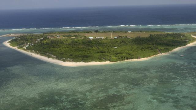 Pulau Pag-asa, bagian dari gugus kepulauan Spratly di Laut China Selatan. Gugus kepulauan Spratly menjadi salah satu lokasi yang kerap dimiliterisasi oleh China (AP Photo/Rolex Dela Pena, Pool, File)