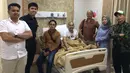 Di sisi lain, Irfan jjuga menuliskan bahwa dirinya tidak akan lama dan segera keluar dari rumah sakit untuk kembali beraktivitas. (Instagram/irfanhakim75)