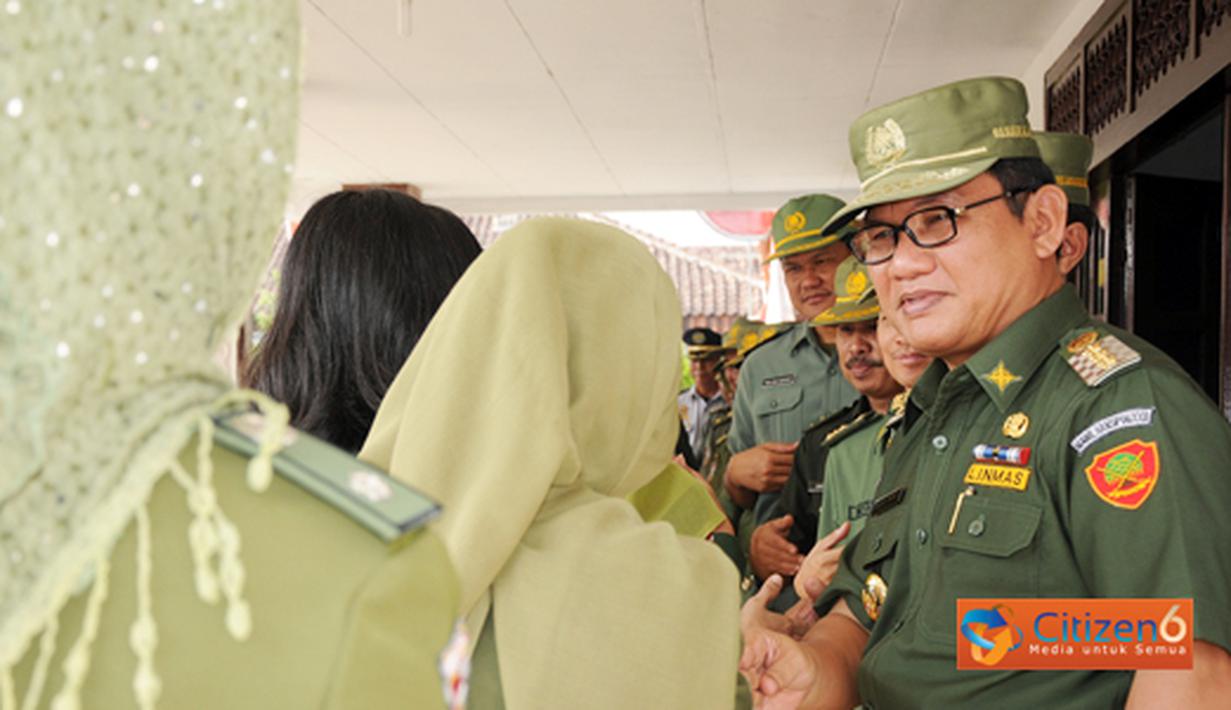 Citizen6, Tulang Bawang Barat: Acara ini di selenggarakan seusai apel perdana pasca cuti lebaran, di halaman Kantor Bupati Tulang Bawang Barat, di panaragan Jaya, Senin (05/09). (Pengirim: Jerry Hasan)