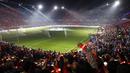 Suasana kemeriahan jelang laga Liga Champions antara Sevilla melawan Liverpool di Stadion Ramon Sanchez Pizjuan, Sevilla, Selasa (21/11/2017). Kedua klub bermain imbang 3-3. (AP/Miguel Morenatti)
