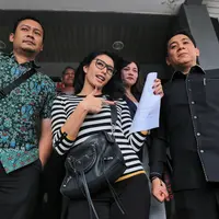 Tyas Mirasih di Polda (Adrian Putra/bintang.com)