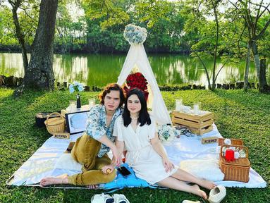Potret Dul Jaelani dan Tissa Biani saat merayakan anniversary hubungan mereka. (Foto: Instagram/ duljaelani)