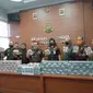 Foto : Kepala Kejaksaan Tinggi NTT, Dr. Yulianto saat menggelar konferensi pers, Senin (22/6/2020) (Liputan6.com/Ola Keda)