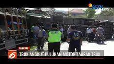 Sebuah truk naas terguling dan menghalangi sebagian badan jalan di Desa Hatta, Bakauheni, Lampung, setelah ditabrak truk lain bermuatan puluhan unit sepeda motor.