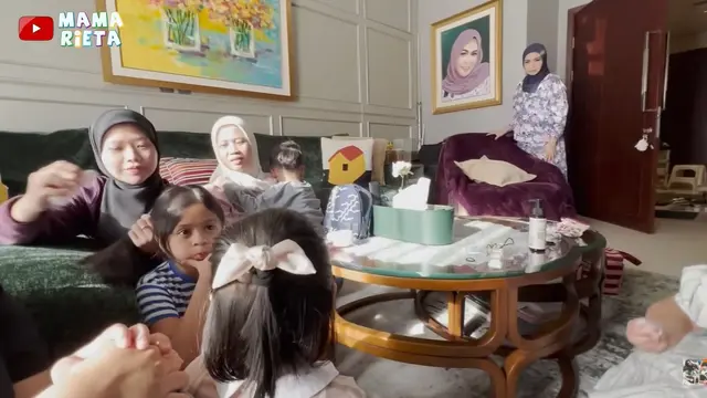 Potret Ruang Tamu Rumah Rieta Amalia