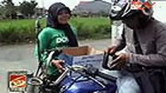 Sejumlah korban longsor di Bukumba, Sulsel, belum juga mendapat bantuan dari pemerintah setempat. Mahasiswa dan PMI turun ke jalan mencari bantuan. 