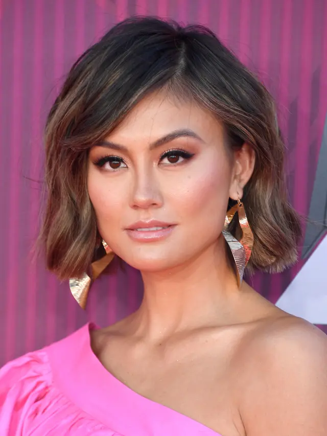 Agnez Mo Raih Piala iHeartRadio Music Awards 2019