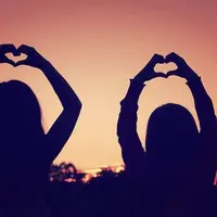 Easy going, beberapa zodiak ini asyik banget dijadiin teman nongkrong di berbagai situasi. (Sumber foto: Adolescentes.com)