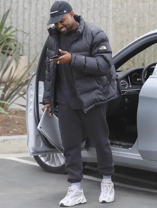 Ternyata nama tersebut terinspirasi dari sang suami, Kanye West. (instagram/kanyew.est)