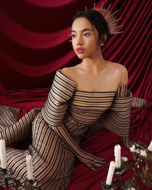 Notanishlar oldida jinsiy aloqani tomosha qilish