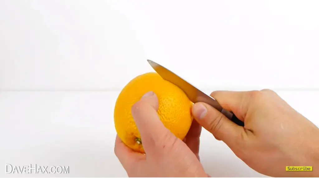 Tips Masak: Cara Mengupas Buah yang Benar. (Foto: YouTube.com)