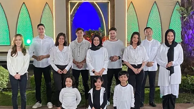 Potret Kompak Dian Nitami dan Aryani Fitriana. (Sumber: Instagram/@istrikedua.official)