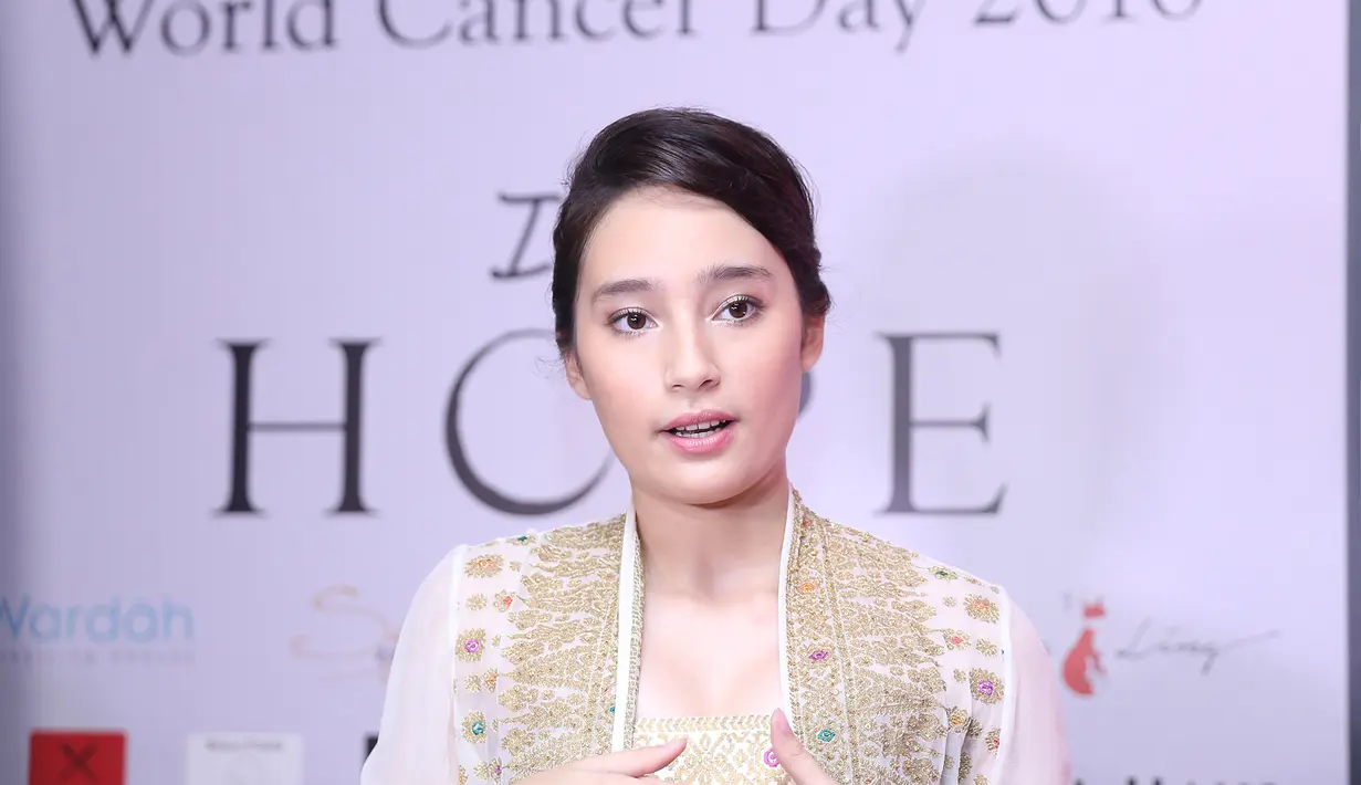 Wanita kelahiran Jakarta, saat ditemui Bintang.com di Taman Ismail Marzuki (TIM), Jakarta Pusat, Kamis (4/2/2016) mengatakan, demi kebugaran tubuhnya ia rajin melakukan fitness, treatmill hingga bersepeda dan berenang. (Andy Masela/Bintang.com)