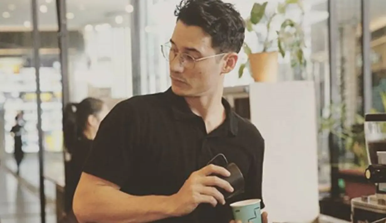 Nino Fernandez mengaku bahwa dirinya sudah cukup lama ingin memiliki kedai kopinya sendiri, namun baru terwujud pada tahun 2017 silam. (Liputan6.com/IG/ninojkt)