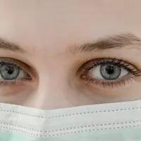 Gejala long covid yang dapat terjadi oleh penyintas COVID-19 lebih berisiko diderita oleh perempuan. (unsplash.com/Ani Kolleshi)