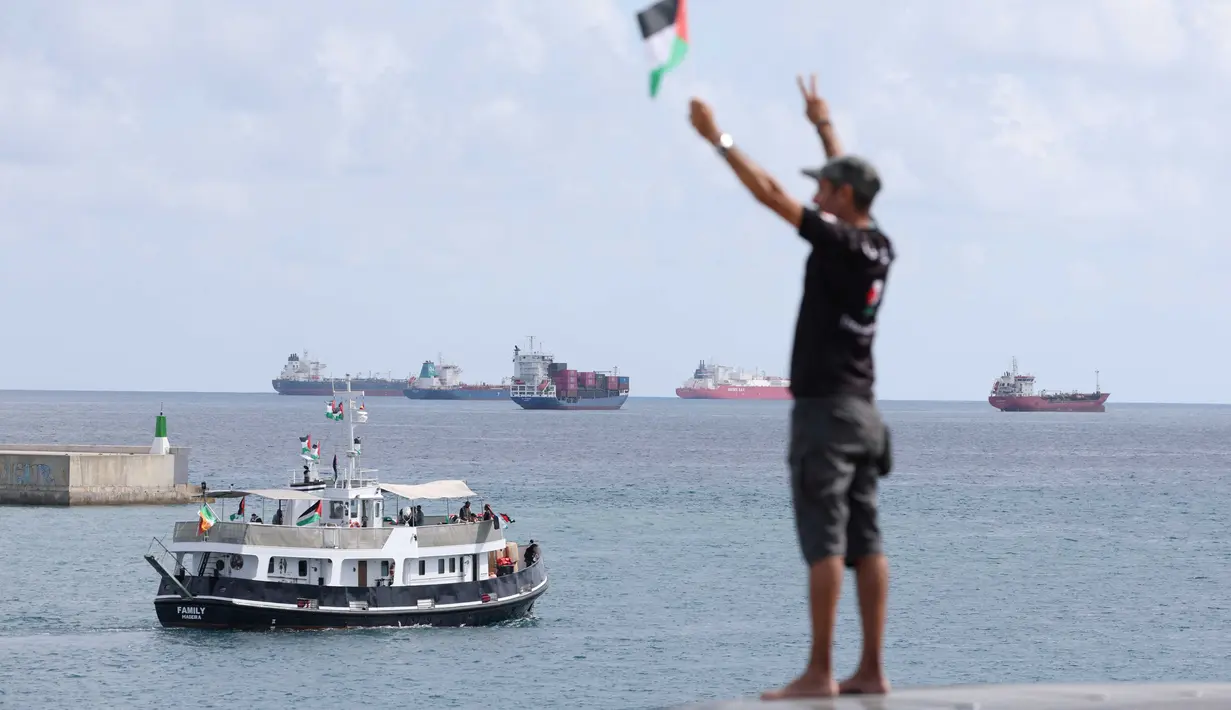 Diketahui, pada Juni lalu, ia bersama aktivis lain berlayar membawa bantuan, namun kapal mereka dicegat oleh pasukan Israel. Mereka kemudian ditahan dan dideportasi. (Lluis GENE/AFP)