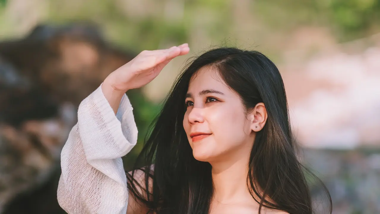perempuan cantik senyum