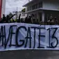 Jaringan Solidaritas Korban Kanjuruhan berunjuk rasa di depan Kantor Pemkab Malang pada Senin, 22 Januaro 2024. Mereka menolak pembongkaran Gate 14 Stadion Kanjuruhan (Liputan6.com/Zainul Arifin)