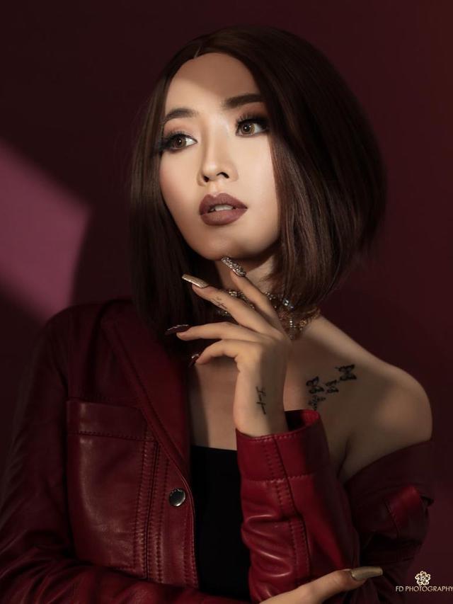 5 Gaya Pemotretan Natasha Wilona Bertema 'Mysti Red', Bikin Pangling