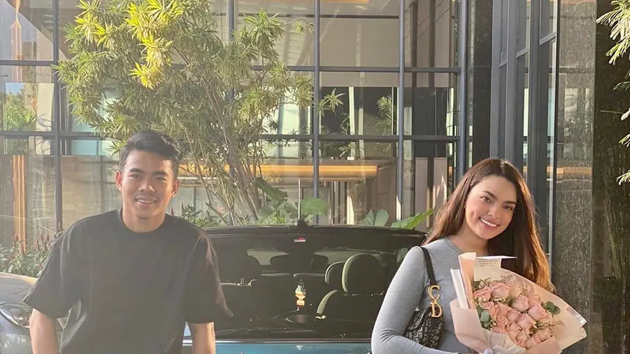 7 Pesona Sarah Ahmad, Pacar Nurhidayat Timnas U-19 yang Dihadiahi Mobil Mewah