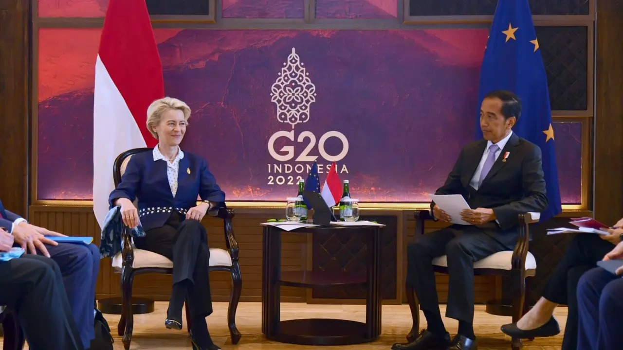 Presiden Joko Widodo atau Jokowi bertemu dengan Presiden Komisi Eropa Ursula Von Der Leyen di The Apurva Kempinski Bali. (Biro Pers)